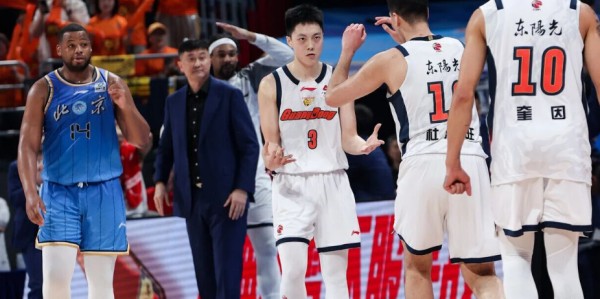 九游娱乐官方入口-广东男篮今日早报！胡明轩彻底打破质疑，杜峰说输球不遗憾，徐杰假期新决定，崔永熙造弃用